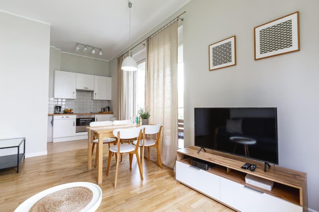 Bright And Cozy Apartment Near Park, With A Huge Terrace. Warszawa Eksteriør billede