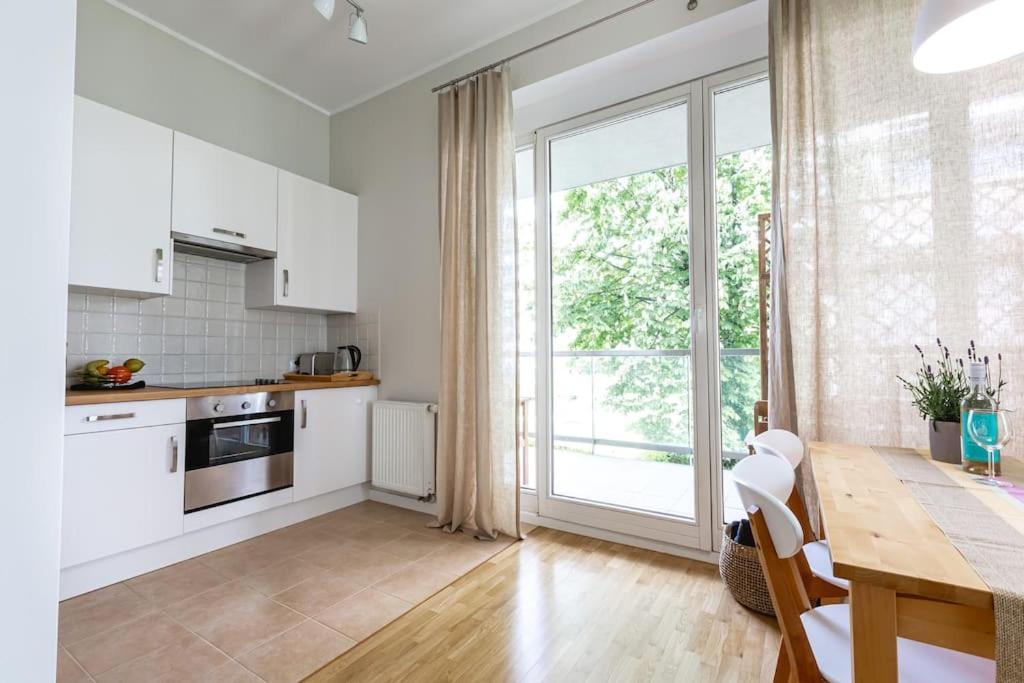 Bright And Cozy Apartment Near Park, With A Huge Terrace. Warszawa Eksteriør billede