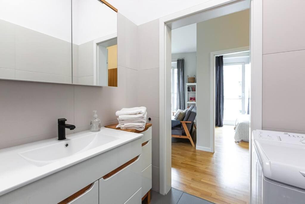 Bright And Cozy Apartment Near Park, With A Huge Terrace. Warszawa Eksteriør billede