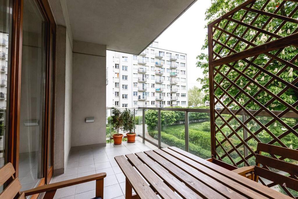Bright And Cozy Apartment Near Park, With A Huge Terrace. Warszawa Eksteriør billede