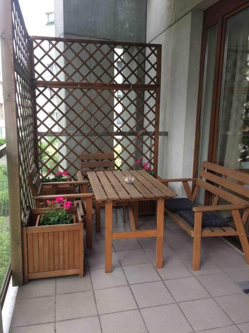 Bright And Cozy Apartment Near Park, With A Huge Terrace. Warszawa Eksteriør billede